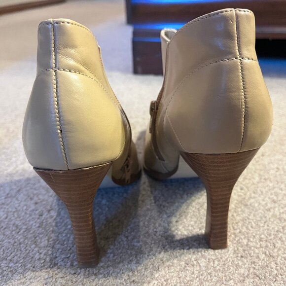 Somethin' Else from Skechers Light Beige/Cream Ankle Booties, Size 7 - Picture 12 of 16